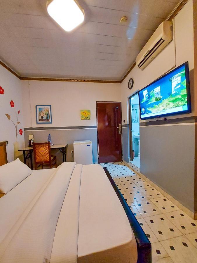 Hotel Relax 金沙萨 外观 照片