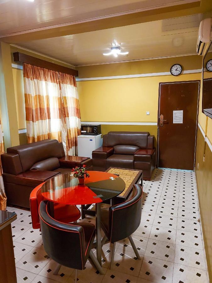 Hotel Relax 金沙萨 外观 照片