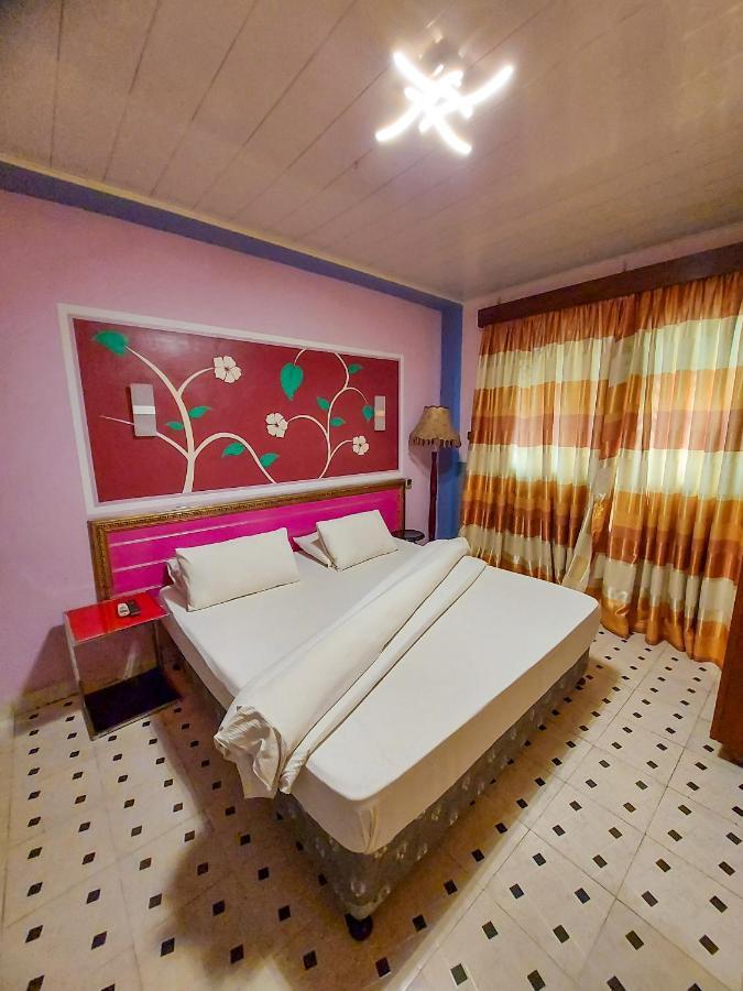 Hotel Relax 金沙萨 外观 照片