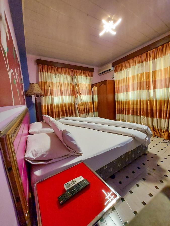 Hotel Relax 金沙萨 外观 照片