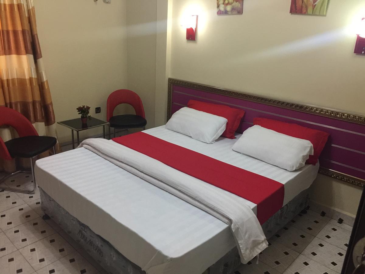 Hotel Relax 金沙萨 外观 照片